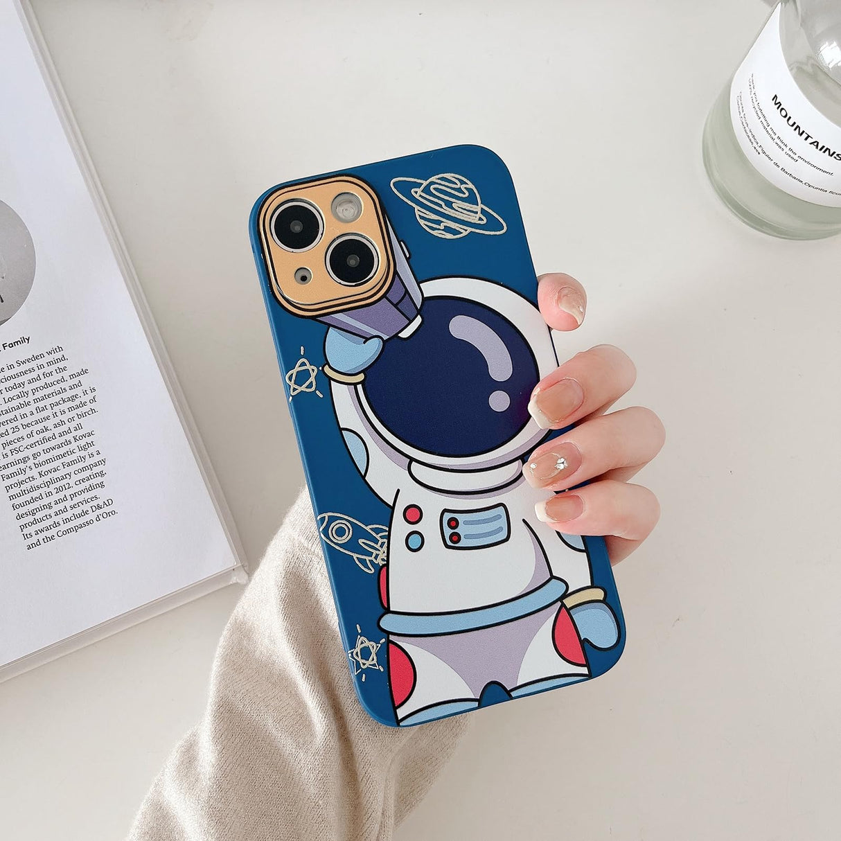 جراب Yonds Queen لطيف لهاتف iPhone 14، تصميم كرتوني رائع لرائد فضاء أنيق للنساء والفتيات، جراب واقٍ مضاد للانزلاق ومقاوم للصدمات (تلسكوب أزرق، iPhone 14)